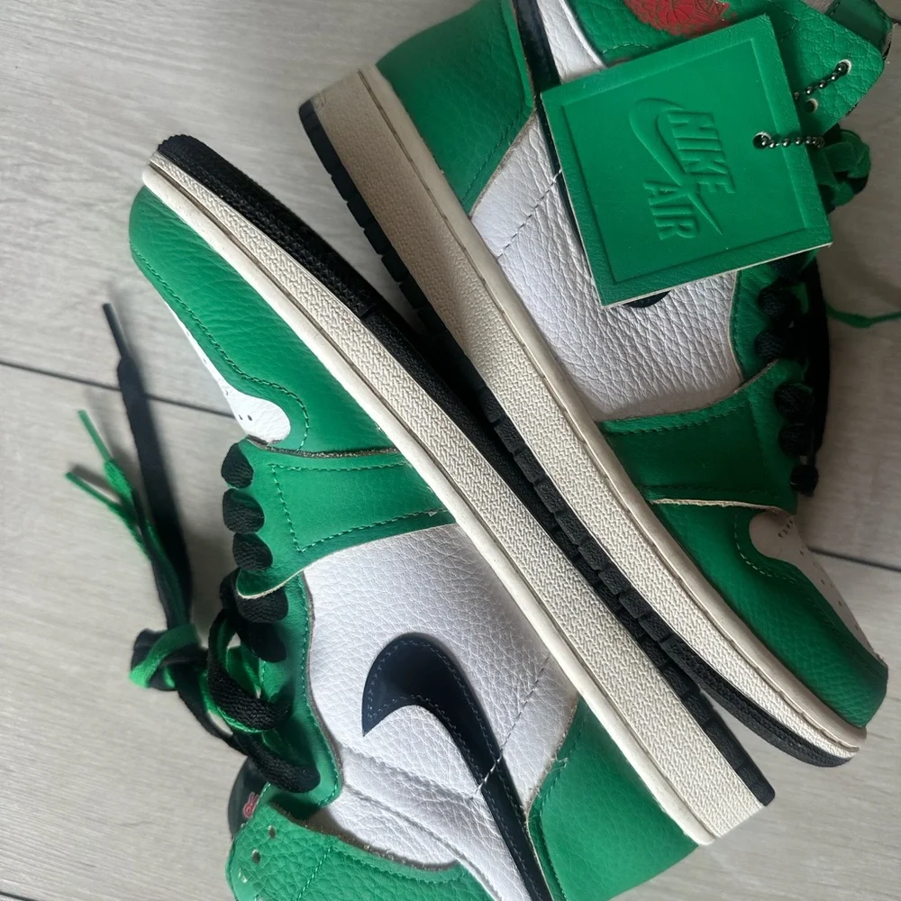 Nike High-Top Sneakers in Green, White, and Black - Picture 5 of 9